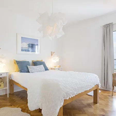 Pina I By An Island 푼샬